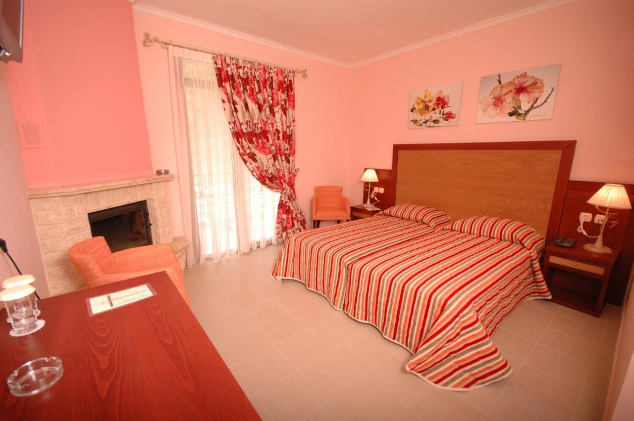 4 Epoxes Hotel Spa Káto Loutrákion 객실 사진