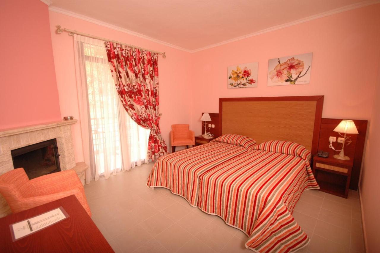 4 Epoxes Hotel Spa Káto Loutrákion 객실 사진