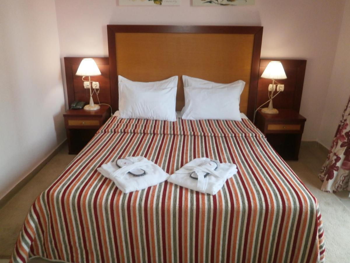 4 Epoxes Hotel Spa Káto Loutrákion 객실 사진