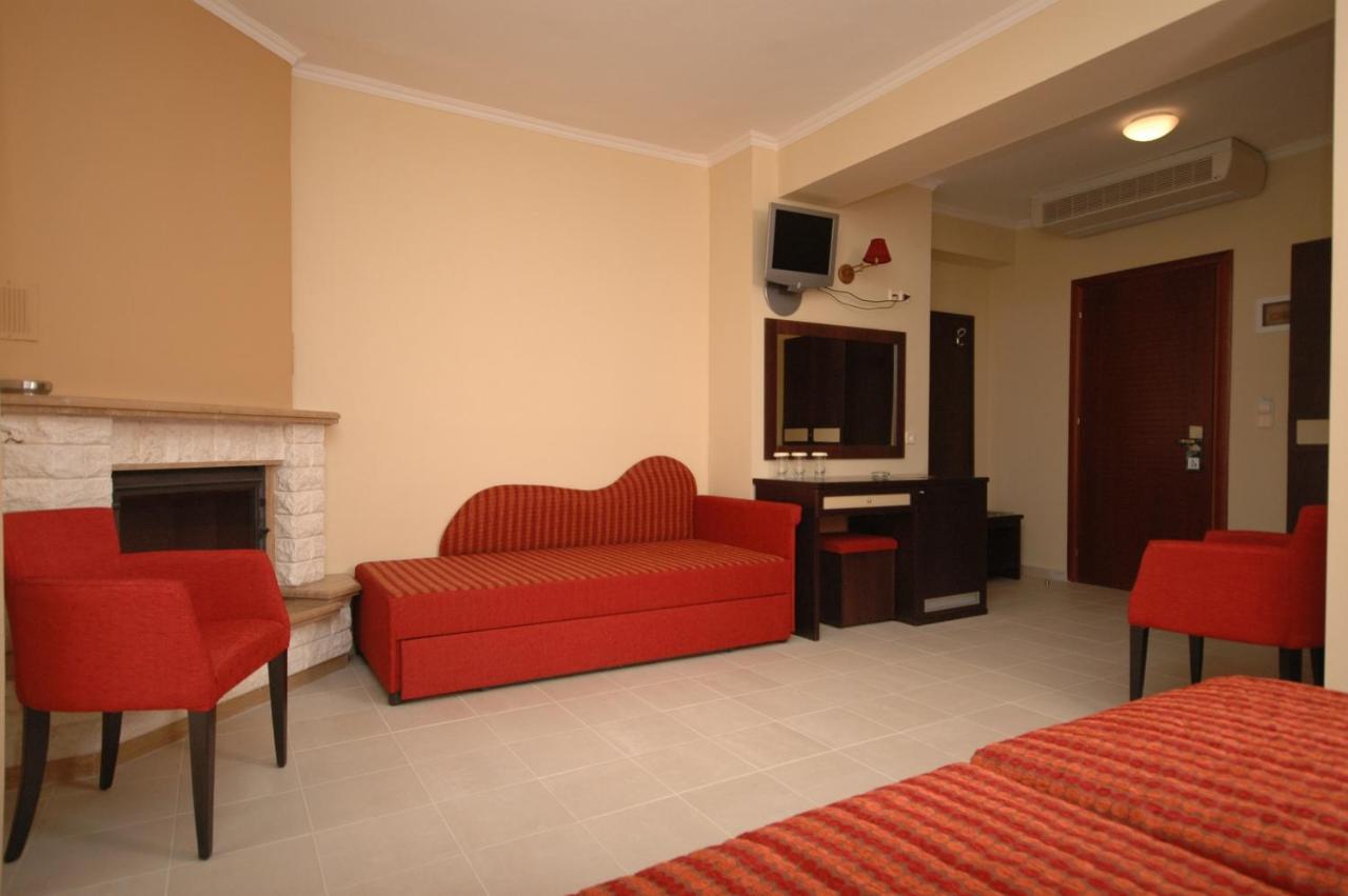 4 Epoxes Hotel Spa Káto Loutrákion 객실 사진
