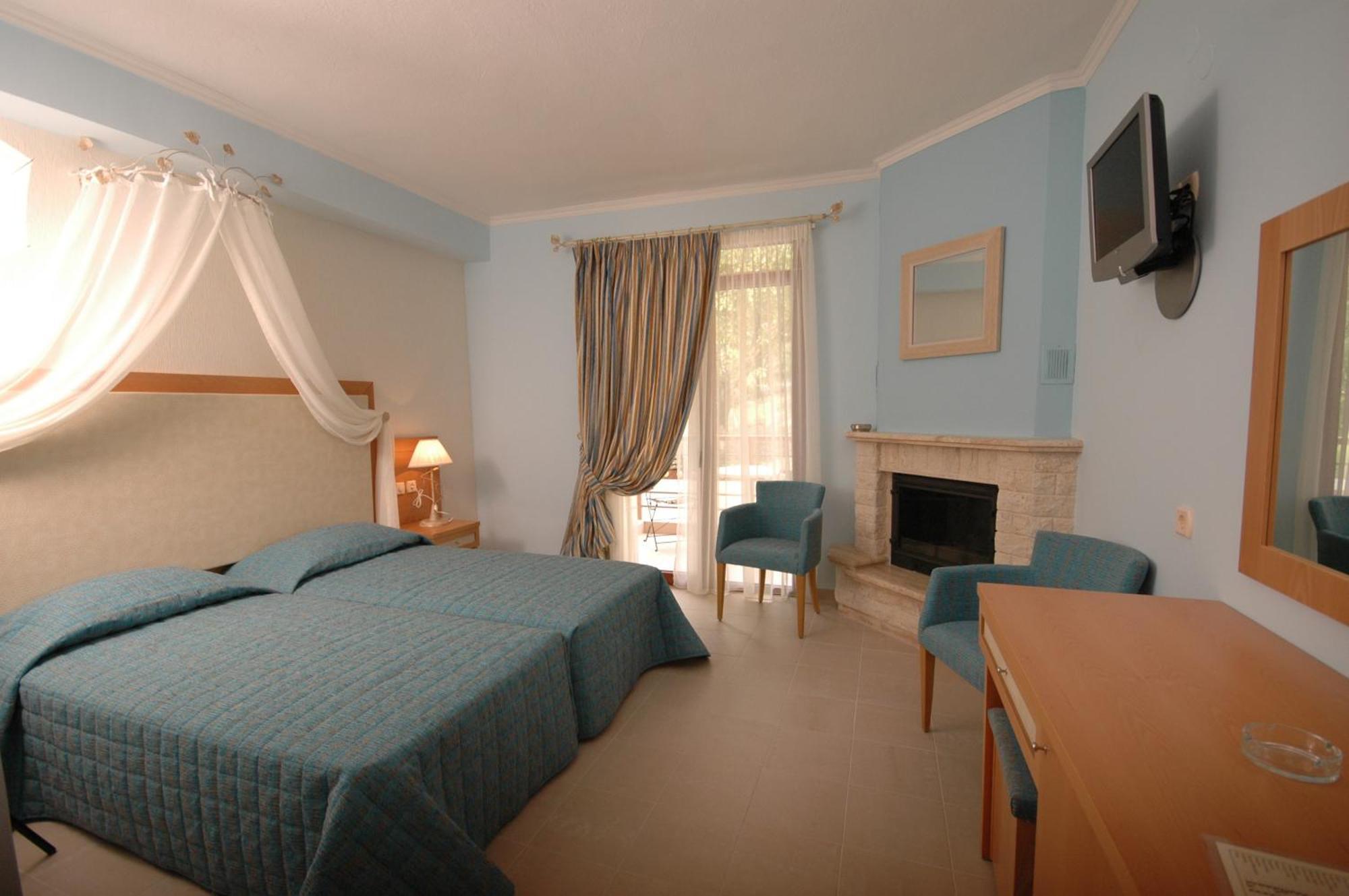 4 Epoxes Hotel Spa Káto Loutrákion 객실 사진
