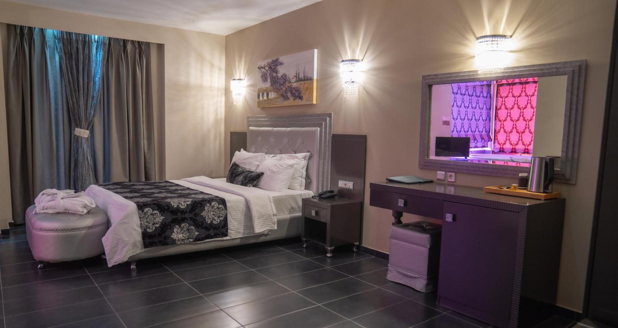 4 Epoxes Hotel Spa Káto Loutrákion 외부 사진